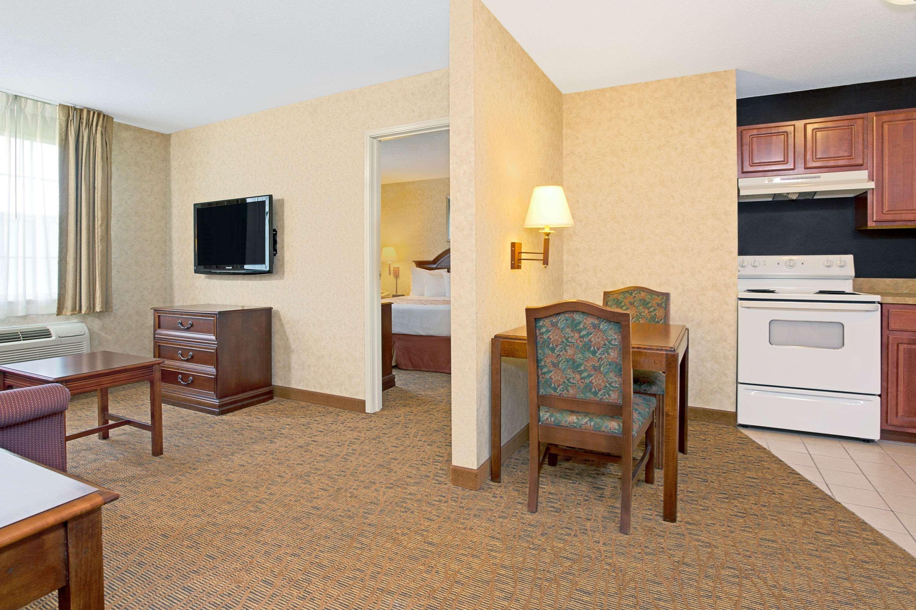 Hawthorn Suites By Wyndham Cincinnati/Sharonville Exterior photo